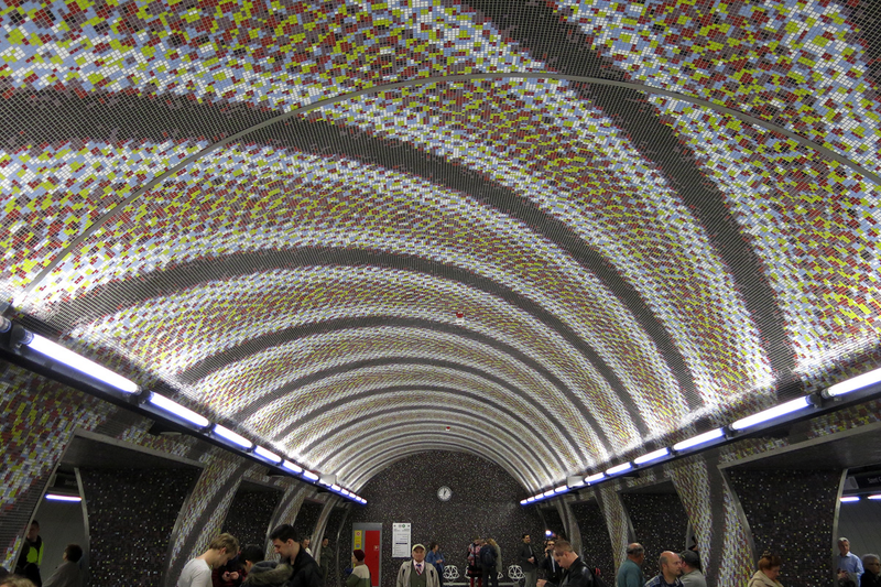 Illustration for article titled La nueva lĂnea de metro de Budapest es un psicodĂ©lico viaje de diseño